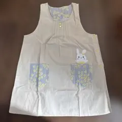 ウサギポケット付き　ベージュ　エプロン