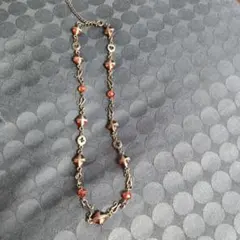 オレンジビーズとメタルパーツのネックレス