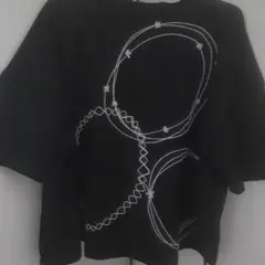 コズの黒の刺繍入り半袖トップス