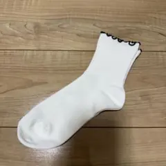 フリル付きホワイトソックス