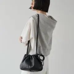 美品】 北欧暮らしの道具店 一田憲子さんとつくった ラウンドレザー