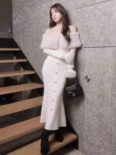 LIP SERVICE ファーオフショルボタンニットワンピース