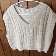 アイボリー Vネック ニットベスト Mサイズ