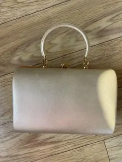 ゴールド クラッチバッグ