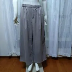 ベージュ スラックス