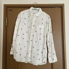 三角形刺繍のホワイト長袖シャツ niko and ... ニコアンド