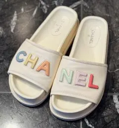 CHANEL カラフルロゴ　サンダル　38のサムネイル