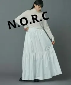 美品N.O.R.C　定価17000円　ティアードボリュームフレアマキシ　ホワイトのサムネイル