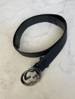 Gucci ブラックレザーベルト GGロゴバックル レザー補修箇所有り