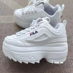 フィラスニーカー　FILAディスラプター2 ウェッジ　白　超厚底　23.5センチ