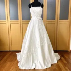 美品✨定価20万円✨9号✨アイボリー✨刺繍✨Aライン✨ウェディングドレス✨白色