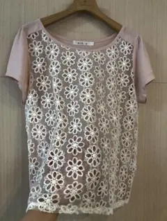 フラワーレースのTシャツ　トップス　シアー