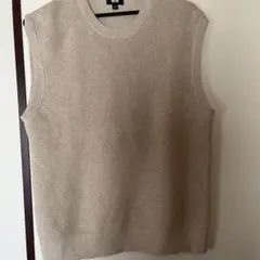 ユニクロ　ベージュベスト