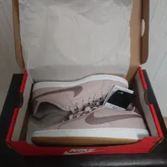 送料込み 新品未使用 NIKE ウィメンズ コートロイヤル スニーカー 24㎝