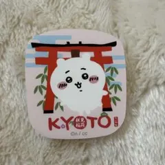 ちいかわ　もぐもぐ本舗　伏見稲荷　トレーディングアクリルバッジ