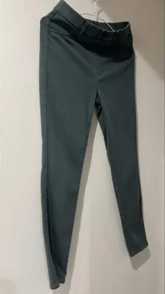 グリーン カジュアルパンツ