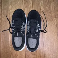 New Balance ブラック スニーカー