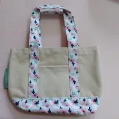 L'OCCITANE　マチ付き　小物バック