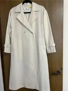 ホワイト ダブルブレスト トレンチコート