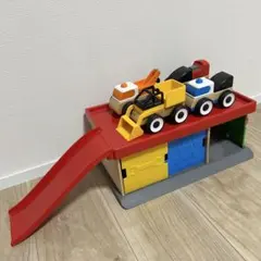 IKEA LILLABO ガレージ・レッカー車セット　木製 働く車のサムネイル