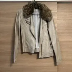 ファー付きベージュレザーライダースジャケット