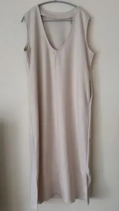 【新品タグ付き】ジャンパースカート　ジャンパードレス　ワンピース　ベージュ