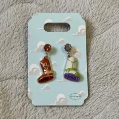 ディズニーストア　トイストーリー　ウッディバズピアス