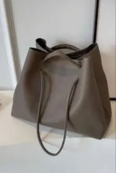 グレージュ レザー トートバッグのサムネイル