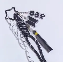 ♡アリランチャーム付き推し活キーホルダー パラコード 赤×ホワイト