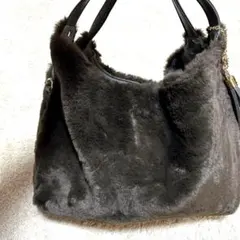 フェイクファー　タッセル付きバッグ　ブラック　ショルダーストラップ欠品