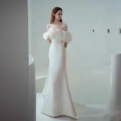 ホワイトオフショルダーウェディングドレス