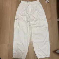 ホワイト カーゴパンツ サイドポケット付き