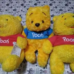 DisneyのBIgな赤の服に白の刺繍2体&青の服のPoohの3体のぬいぐるみ