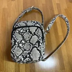 ヘビ柄ショルダーバッグ