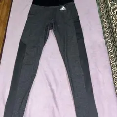 アディダス　レギンス　スリムフィット　ダークグレー美脚見え　切り替えメッシュ