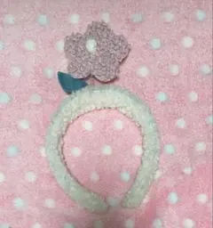 花モチーフ付きホワイトカチューシャ