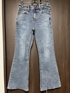 GU スリムフレアジーンズ(丈短め) Sサイズのサムネイル