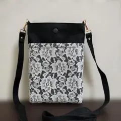 帆布とレース　少しゆったりなハンドメイドスマホショルダーバッグ　紐　Dカン　マチ