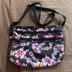 ハワイ限定！LeSportsac ショルダーバッグ 花柄 ブラック 刺繍 レスポ