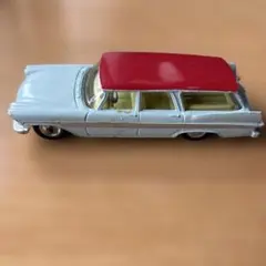 1/18 プリムスフューリー 1958 ライトイエロー ダイキャスト製ミニカー