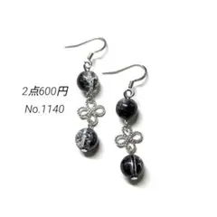 No.1140✽ハンドメイドピアス　クラックガラスビーズ　ブラック　シルバー