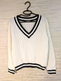 21時までタイムセール 美品　ケーブル編み Vネックセーター　レディース　秋冬