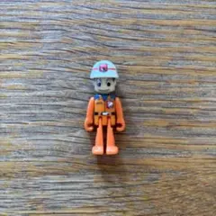 オレンジ色の作業員フィギュア 02