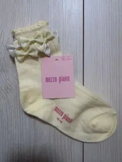 未使用　mezzo piano イエローリボン靴下 16-18cm