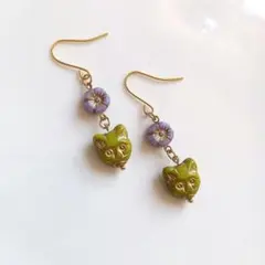 チェコキャットフェイス×チェコフラワーピアスイヤリング　ハンドメイド