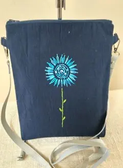 オリジナル刺繍花デザイン 綿ワッシヤ紺 サコッシュのサムネイル