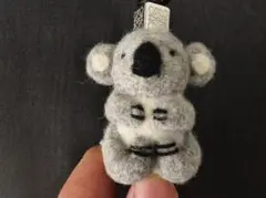 ロエベ コアラ チャーム フェルト キーホルダー