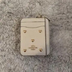 COACH ハート型装飾 コインケース　ジップ カード ケース・ハート リベット