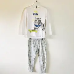 虎デザイン長袖Tシャツとパンツ　セットアップ 110cm