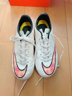 Nike サッカーシューズ ホワイト/イエロー